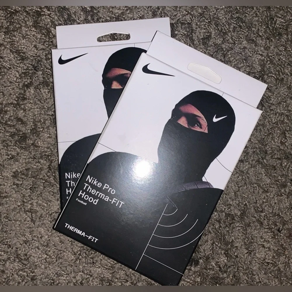 Nike Pro Therma-FIT Hood in Black